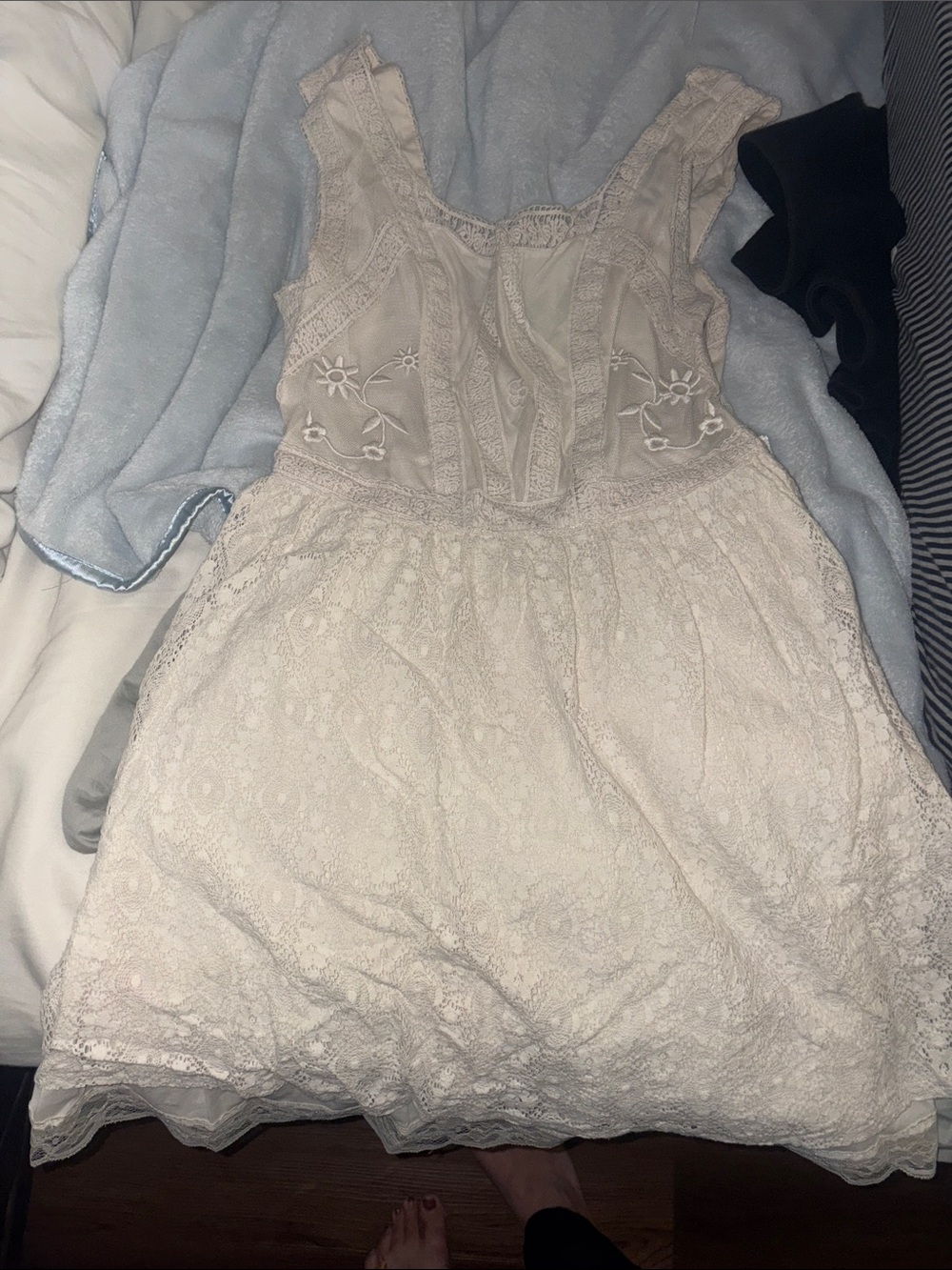 Forever 21 Ivory Lace Floral Dress